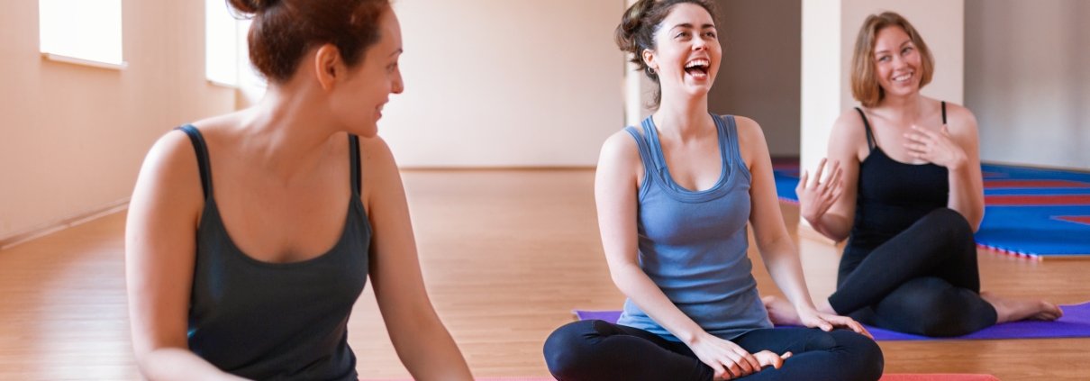 atelier yoga du rire en entreprise entre salariés